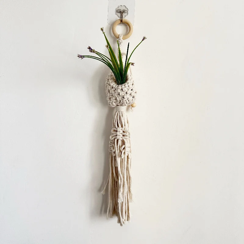 Macrame Pflanzenaufhänger mit dekorativen Quasten Karnz