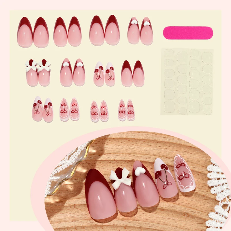Kunstnagelset mit verspielten Motiven und eleganten Akzenten Karnz