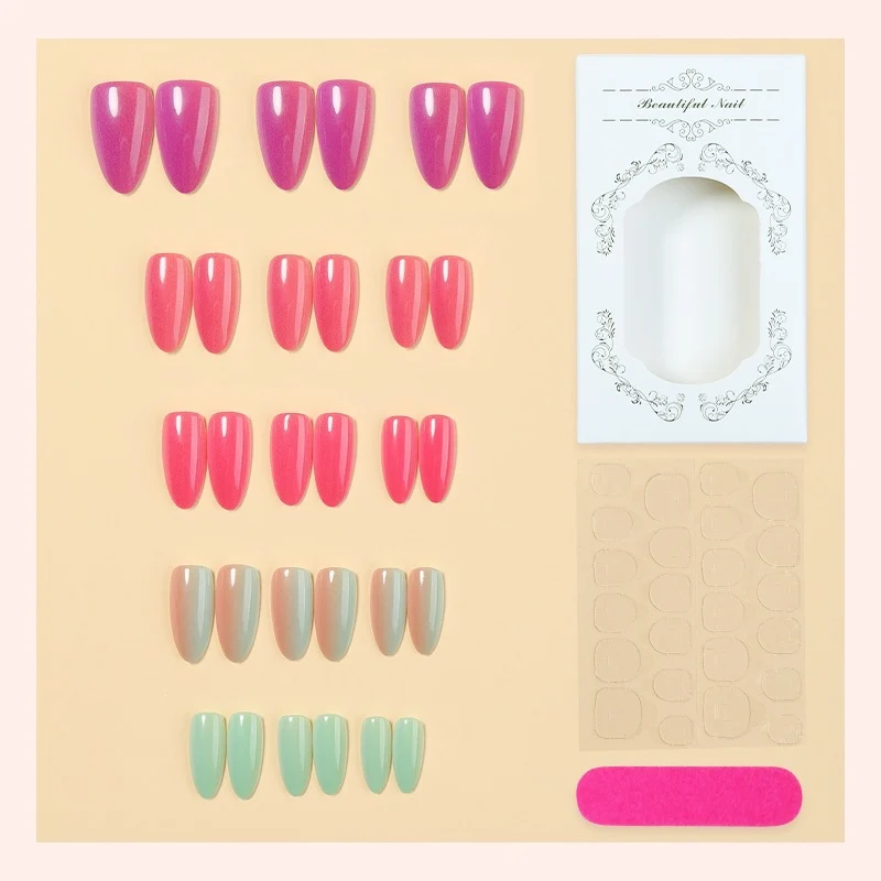 Kunstnagelset mit verschiedenen eleganten Formen Karnz