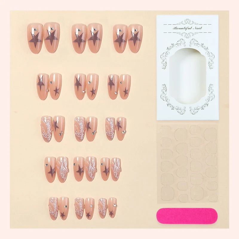Kunstnagelset mit Sternen- und Glitzerakzenten Karnz