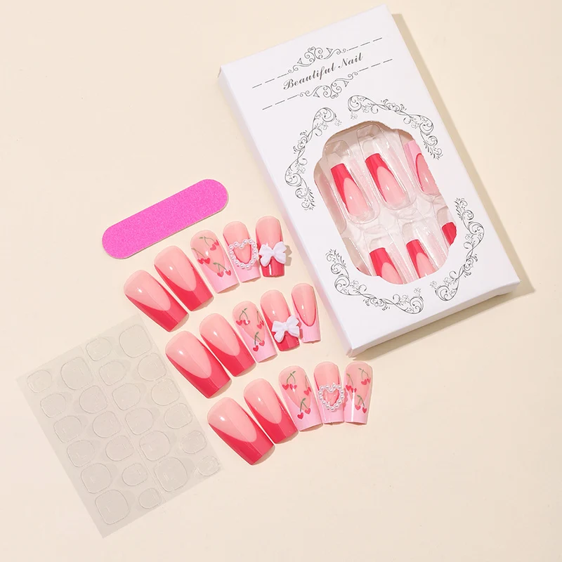 Kunstnagelset mit romantischen Blumenmotiven Karnz