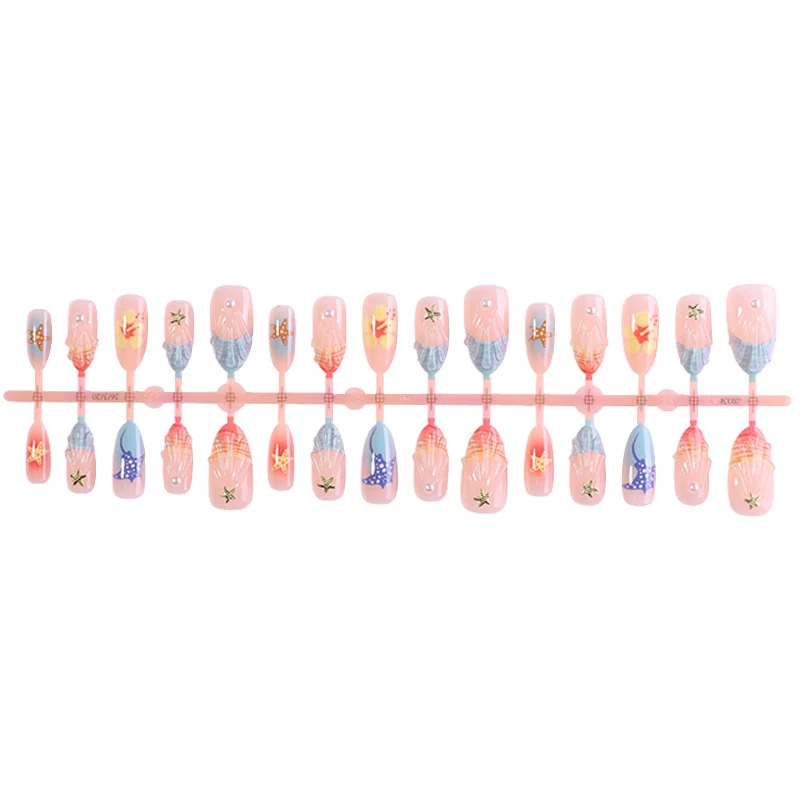 Kunstnagelset mit maritimen Motiven Karnz