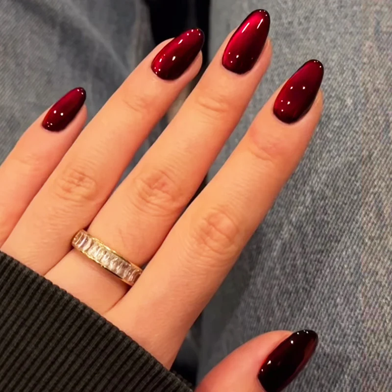 Kunstnagelset mit luxuriösem Hochglanz-Finish Karnz