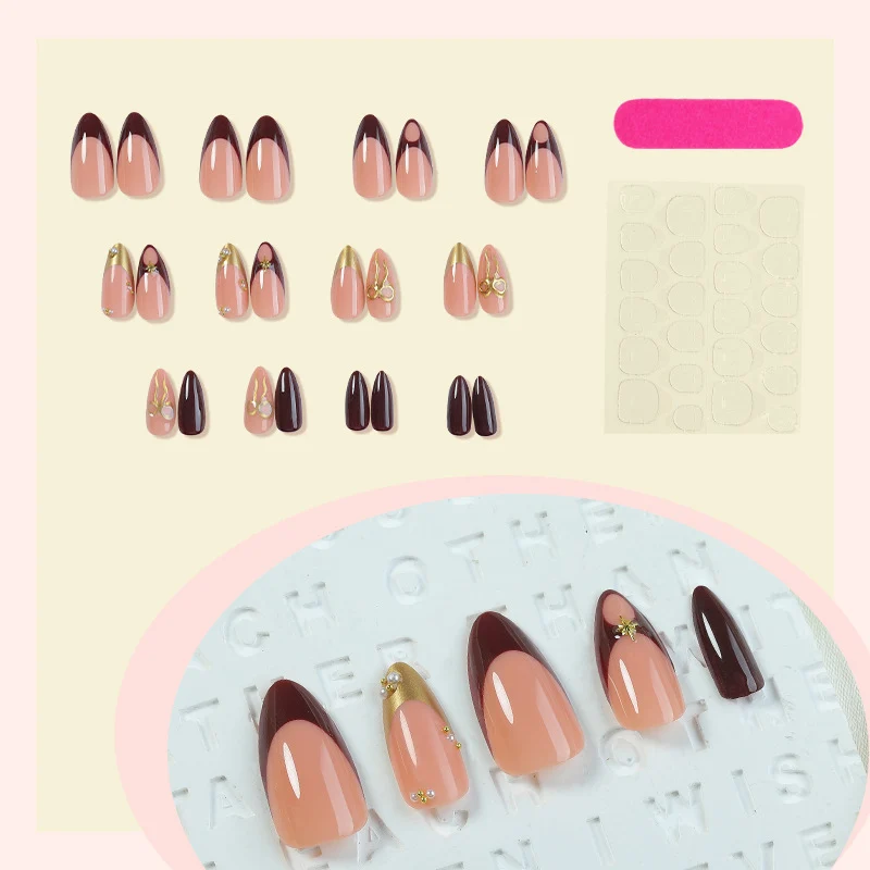 Kunstnagelset mit luxuriösem Hochglanz-Design und kreativen Akzenten Karnz