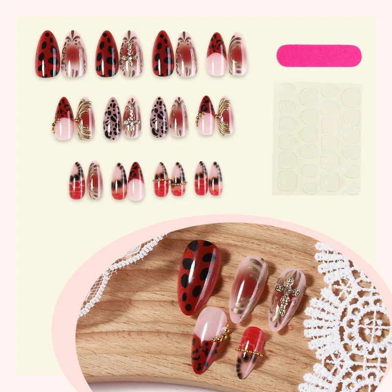 Kunstnagelset mit lebhaftem Marienkäfer-Design und kreativen Akzenten Karnz