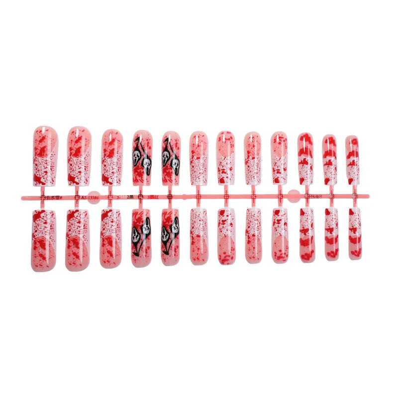 Kunstnagelset mit kreativen blutigen Spritz-Design Karnz