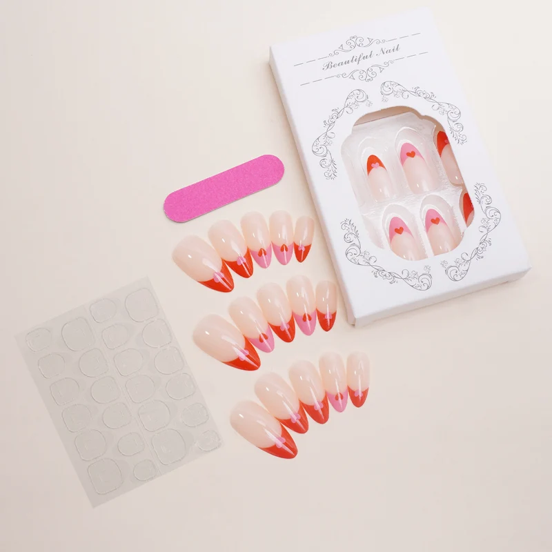 Kunstnagelset mit Herz-Design Karnz