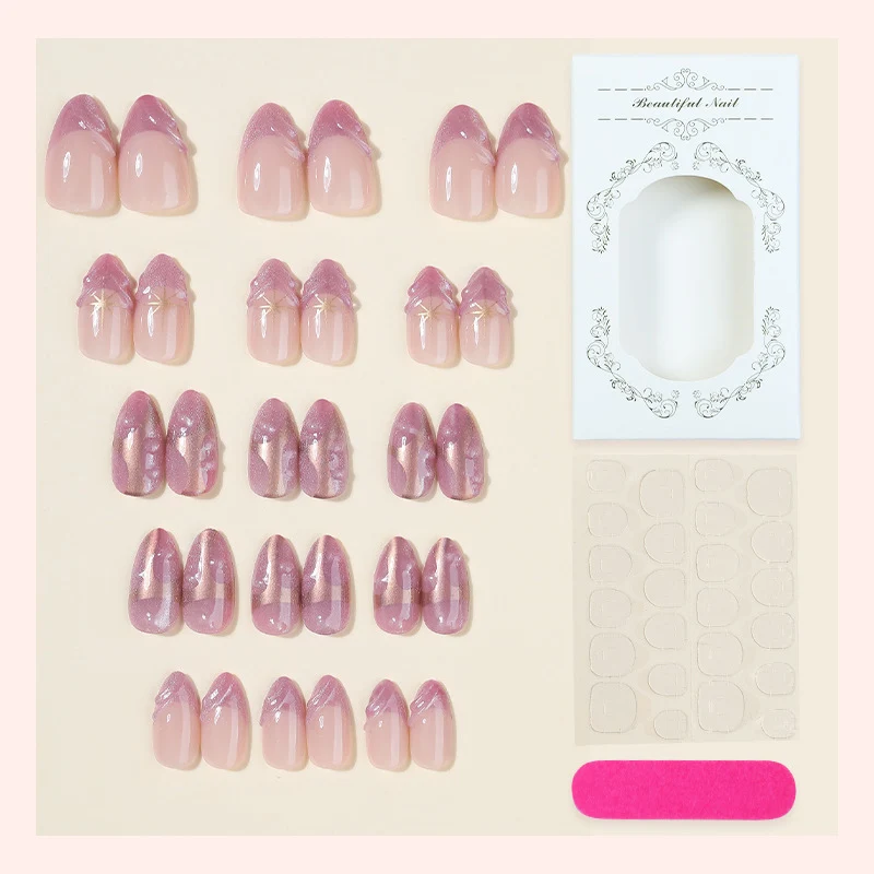 Kunstnagelset mit glamourösen Spitzenakzenten Karnz