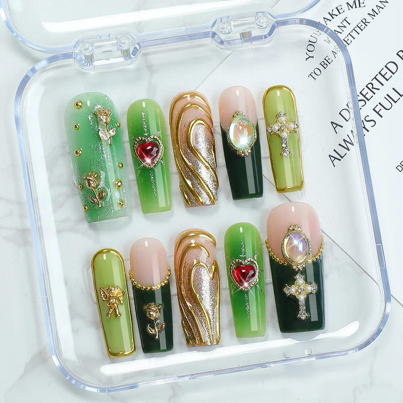 Kunstnagelset mit glamourosem Kristall- und floralem Design Karnz