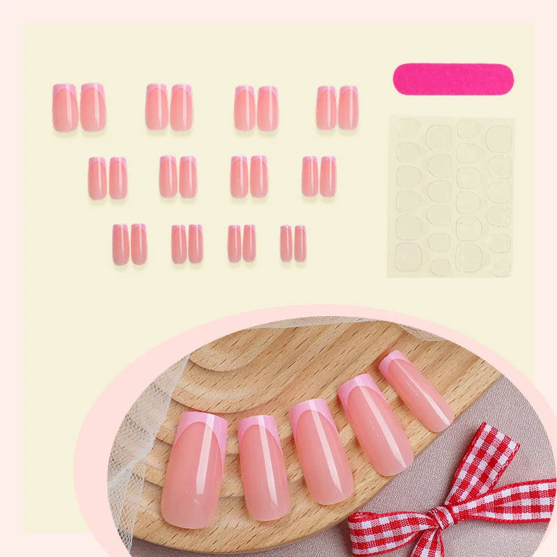 Kunstnagelset mit French Tips Karnz