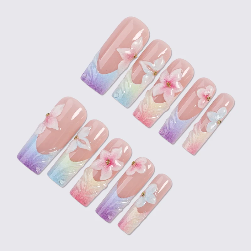 Kunstnagelset mit floralen Designs und elegantem Ombre-Effekt Karnz