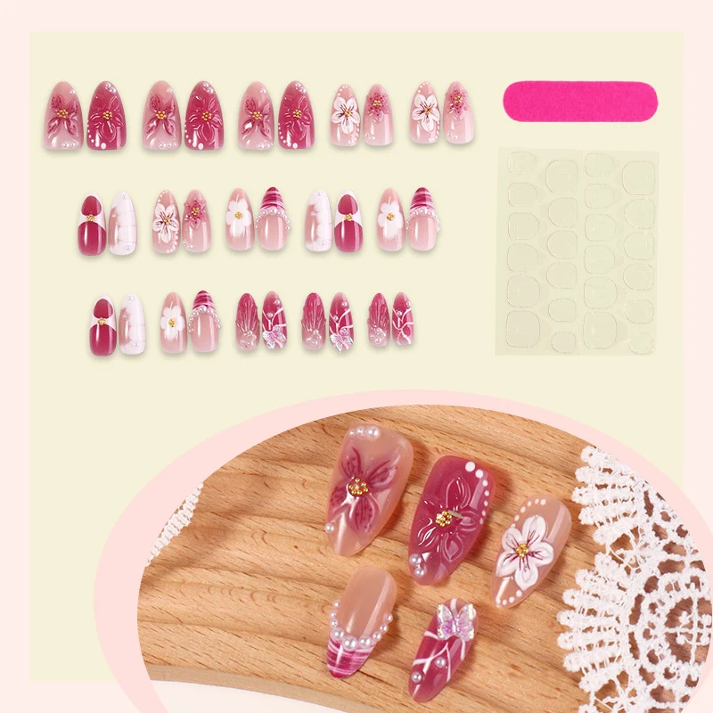 Kunstnagelset mit floralen Designs und 3D-Verzierungen Karnz