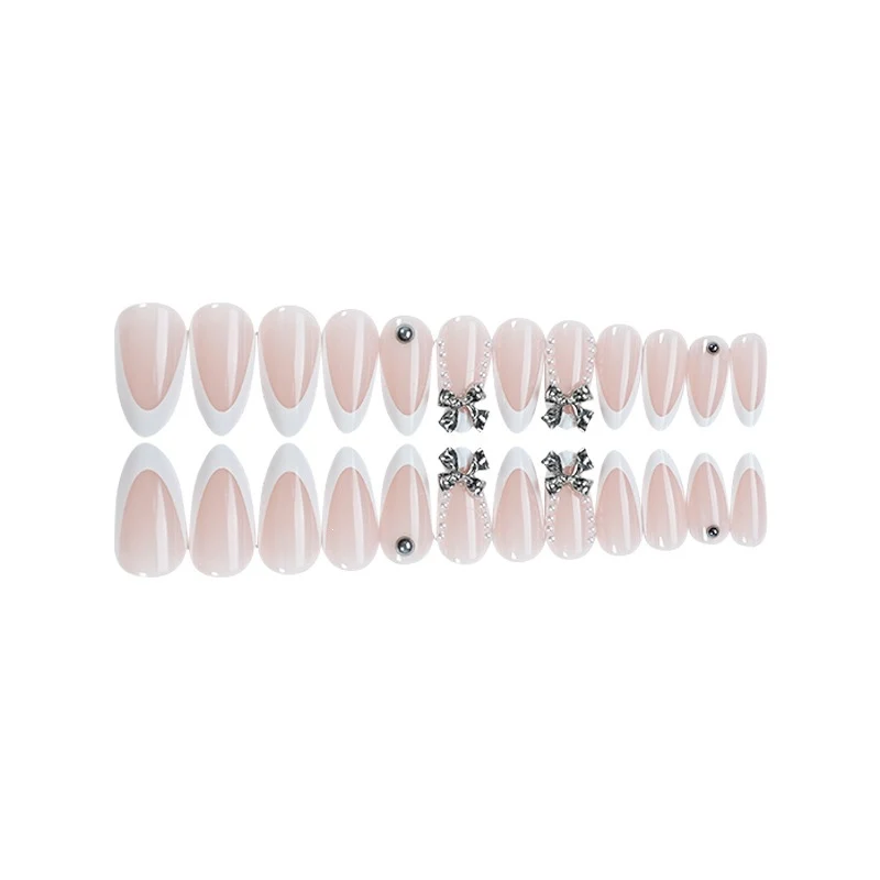 Kunstnagelset mit eleganten Schmuckverzierungen Karnz