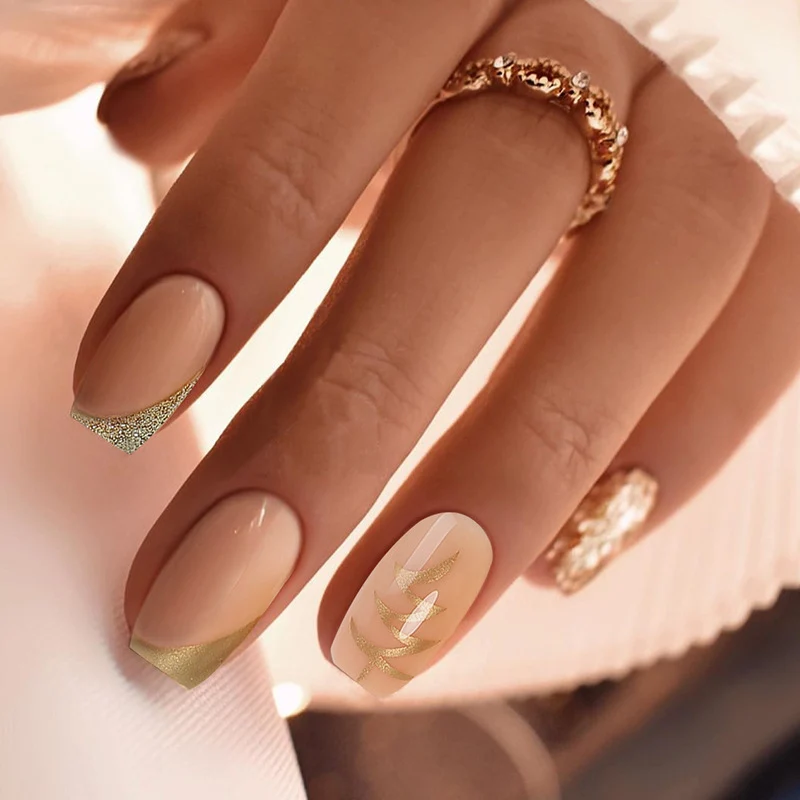 Kunstnagelset mit eleganten Goldakzenten Karnz