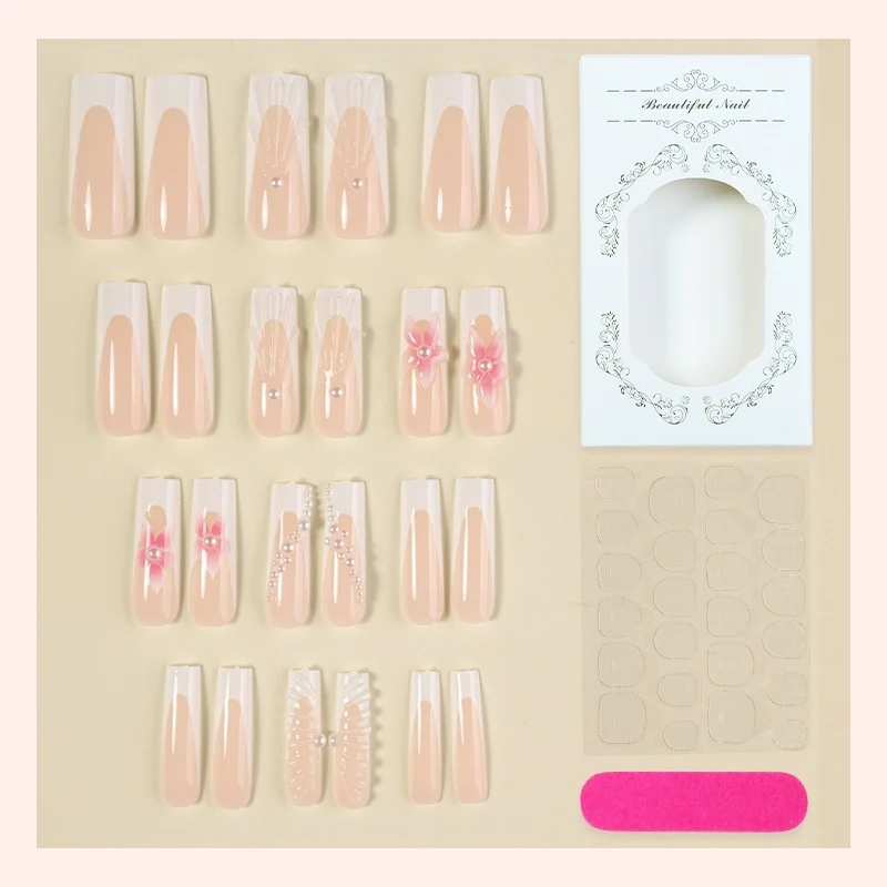 Kunstnagelset mit eleganten Blumen- und Glamourverzierungen Karnz