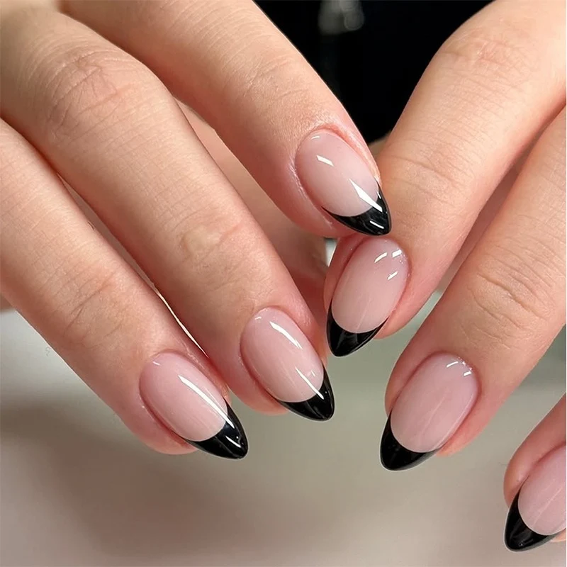 Kunstnagelset mit elegantem Schwarz-Weiß-Spitzen-Design Karnz