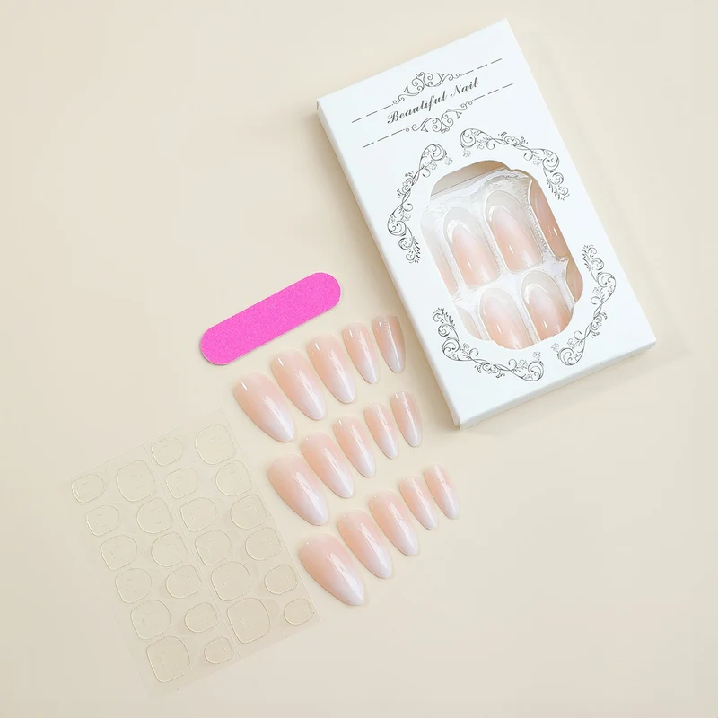 Kunstnagelset mit elegantem Ombre-Effekt Karnz