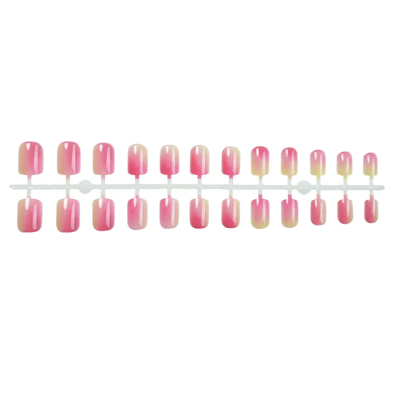Kunstnagelset mit elegantem Ombre-Design und Hochglanzfinish Karnz