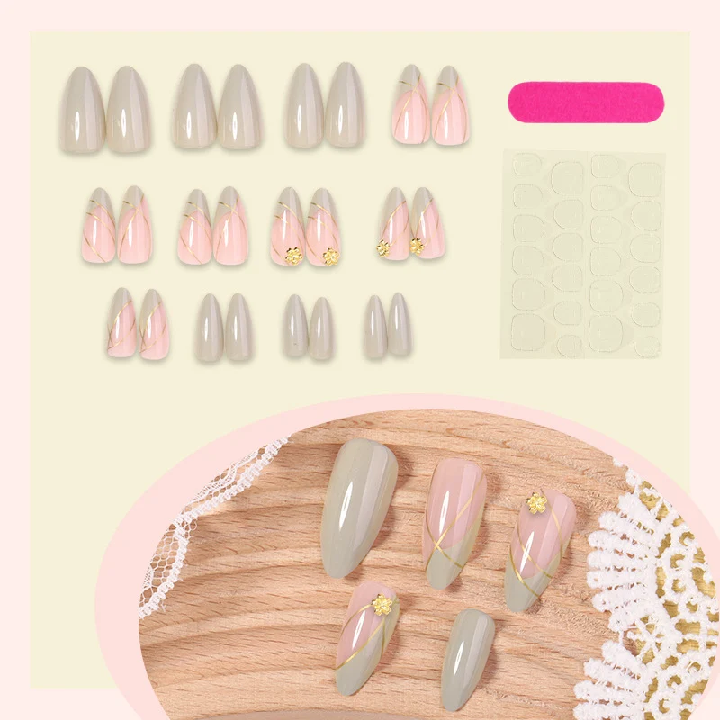 Kunstnagelset mit elegantem Marmor-Design und Goldakzenten Karnz