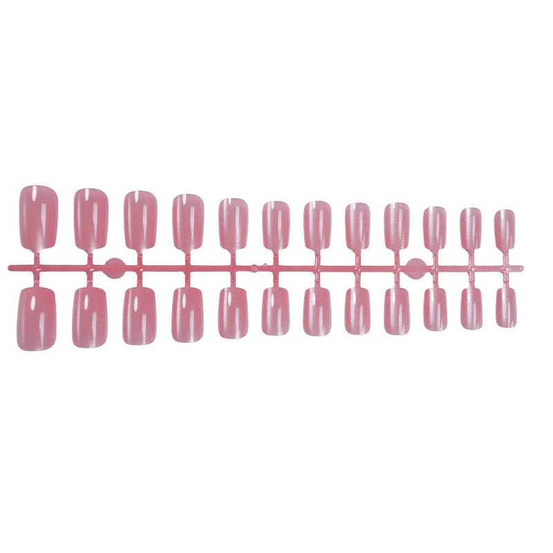 Kunstnagelset mit elegantem Glanz und natürlich aussehendem Finish Karnz
