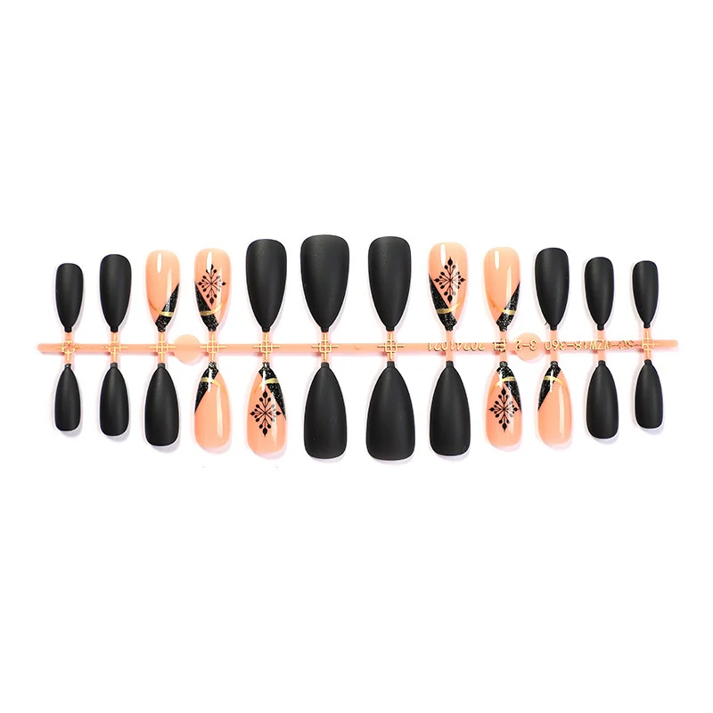 Kunstnagelset mit elegantem Geometrie-Design Karnz