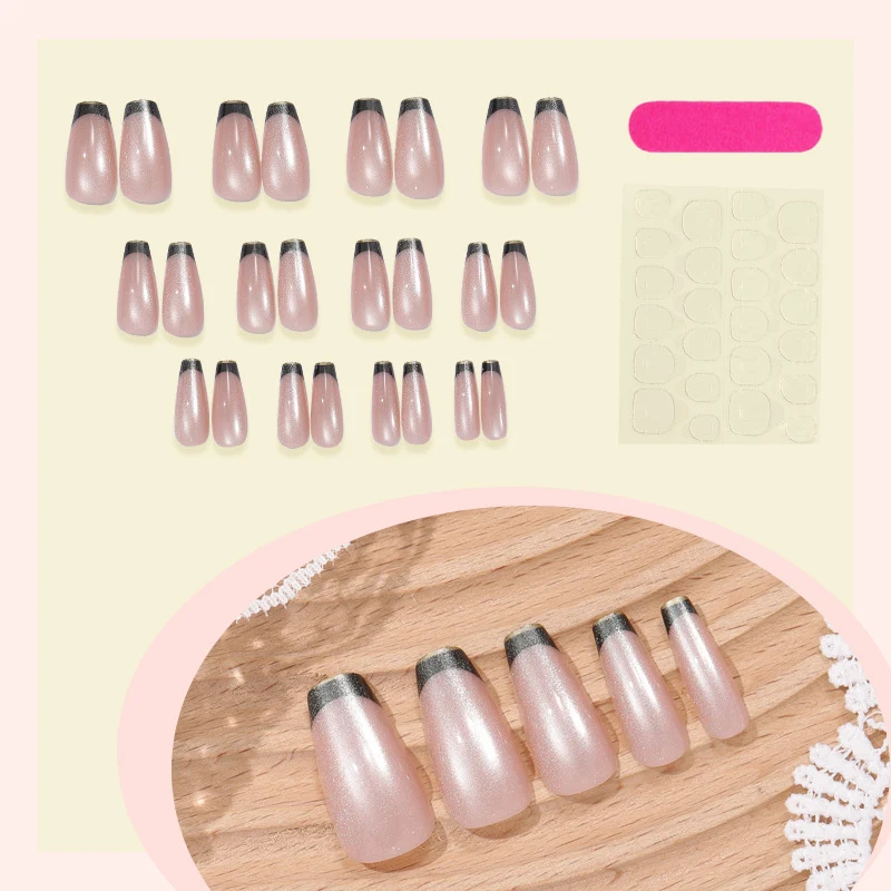 Kunstnagelset mit elegantem French Design und Glitzerakzenten Karnz