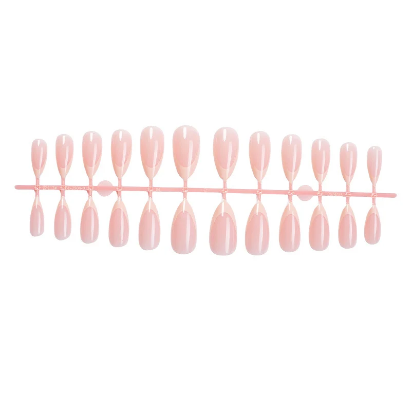 Kunstnagelset mit elegantem französischem Design Karnz