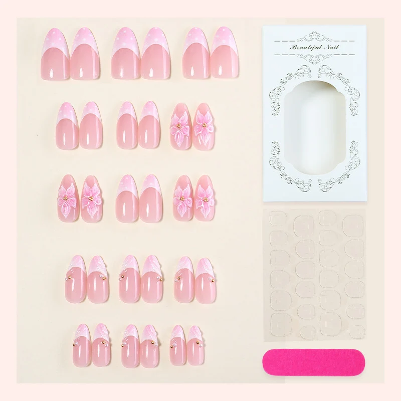 Kreatives Kunstnagelset mit zarten Blüten- und Glitzerdetails Karnz