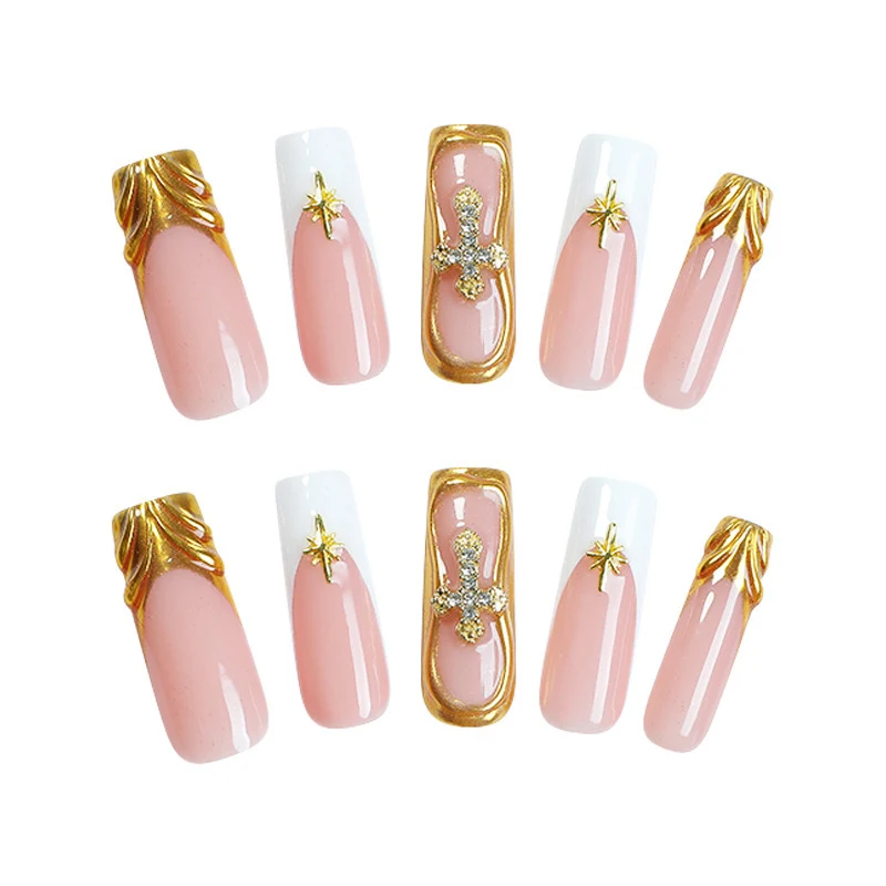 Kreatives Kunstnagelset mit glitzernden Goldverzierungen Karnz