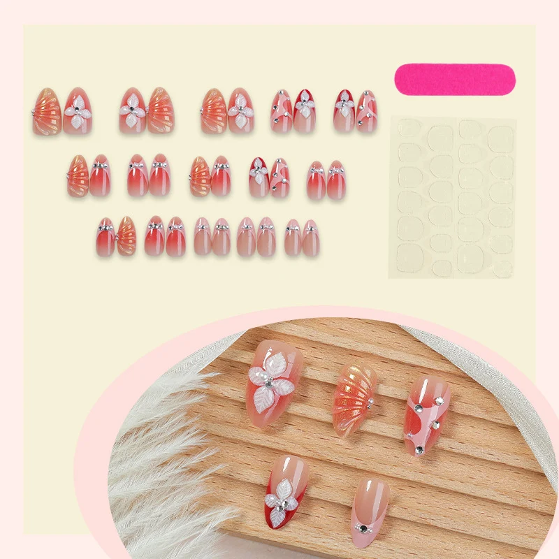 Kreatives Kunstnagelset mit eleganten Blumendesigns und Glitzerakzenten Karnz