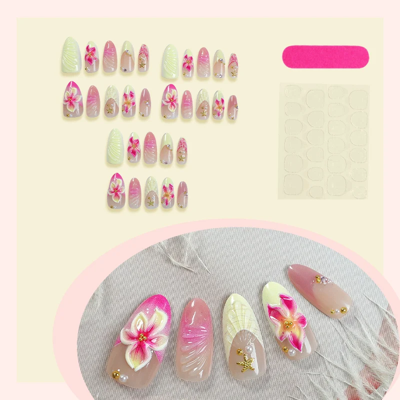 Kreatives Kunstnagelset mit eleganten Blumendesigns Karnz