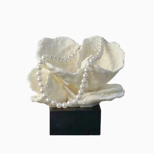 Dekorative Perlen-Austern-Blumen-Skulptur