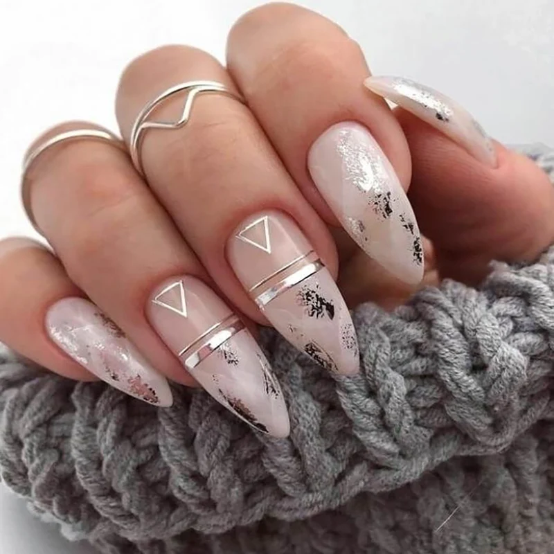 Stylishes Stiletto Nagelkunst-Set Karnz