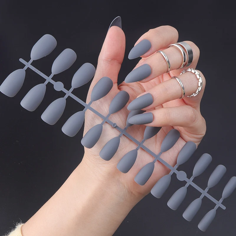Stiletto Press-On Nail Set Karnz