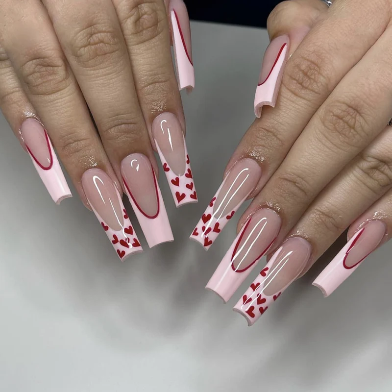 Romantisches Herzakzent Press-On Nagelset Karnz