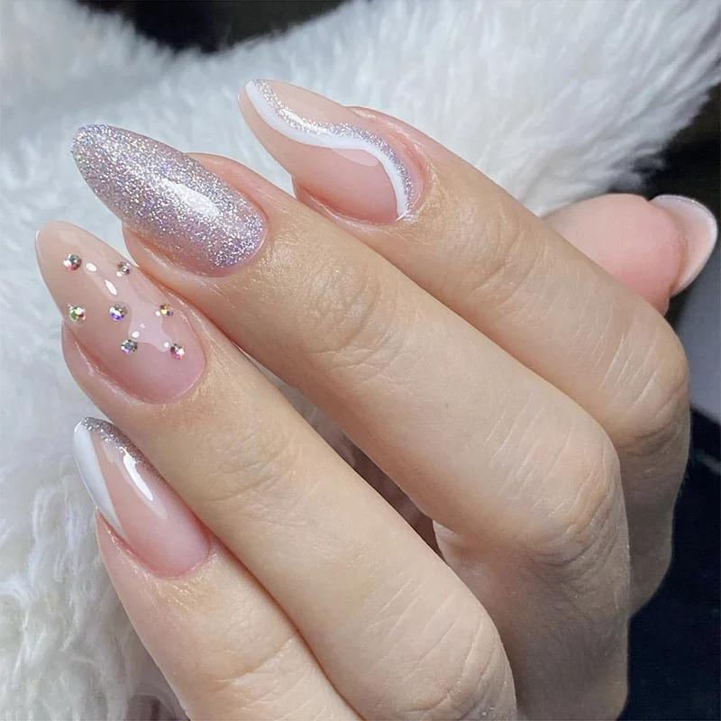 Glamouröse Glitzer Stiletto Nagelkunst Karnz