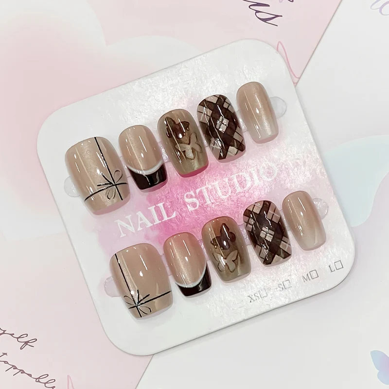Kunstvolle Nagelspitzen Karnz