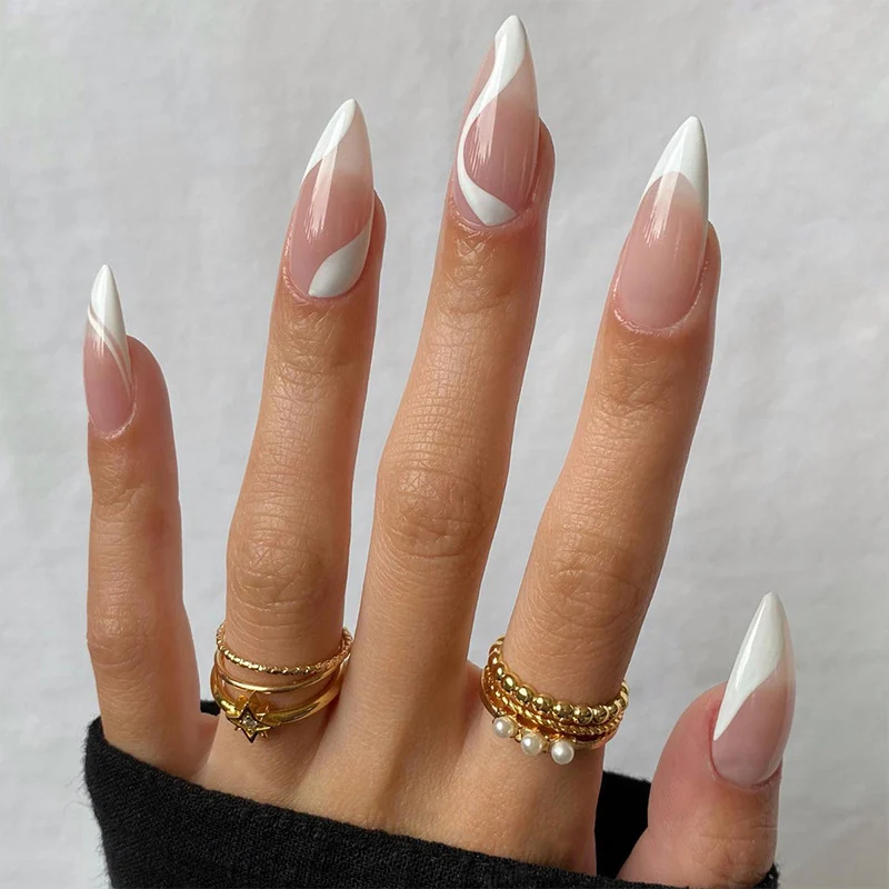 Exquisite Stiletto-Nägel Karnz