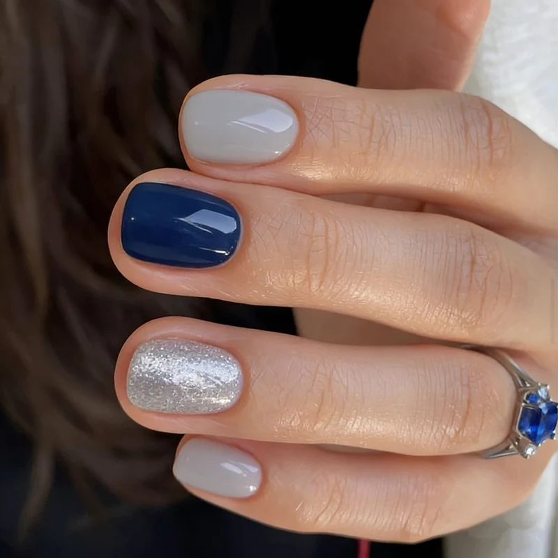 Elegante Kunstnägel mit verschiedenen Designs Karnz