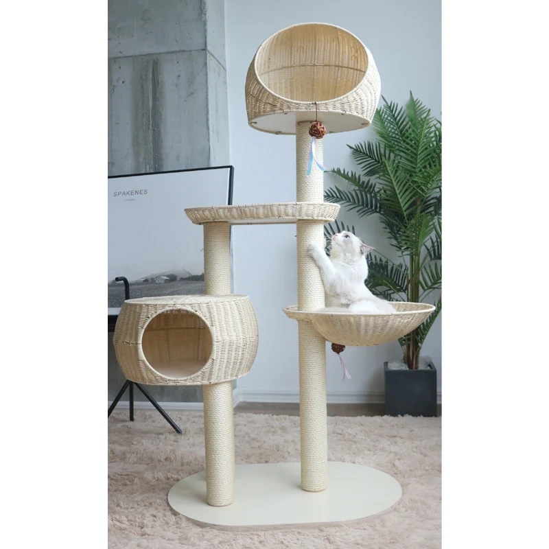 Katzenbaum aus natürlichem Material Karnz
