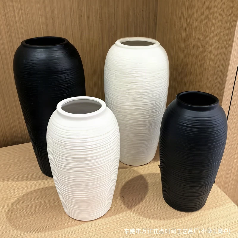 Keramikblumenvase mit Rillen, modern, Weiß