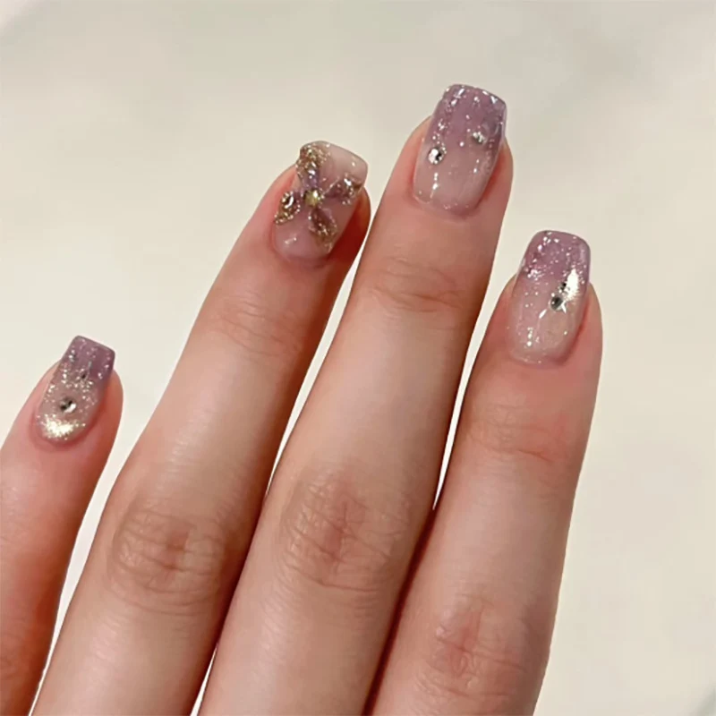 Glamouröse und kreative Acryl-Nägel Karnz