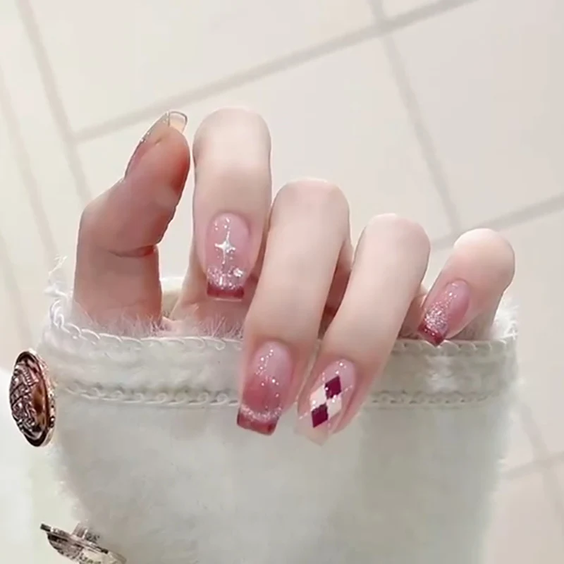 Glamouröse Nagelkunst mit Hochglanz-Effekt Karnz